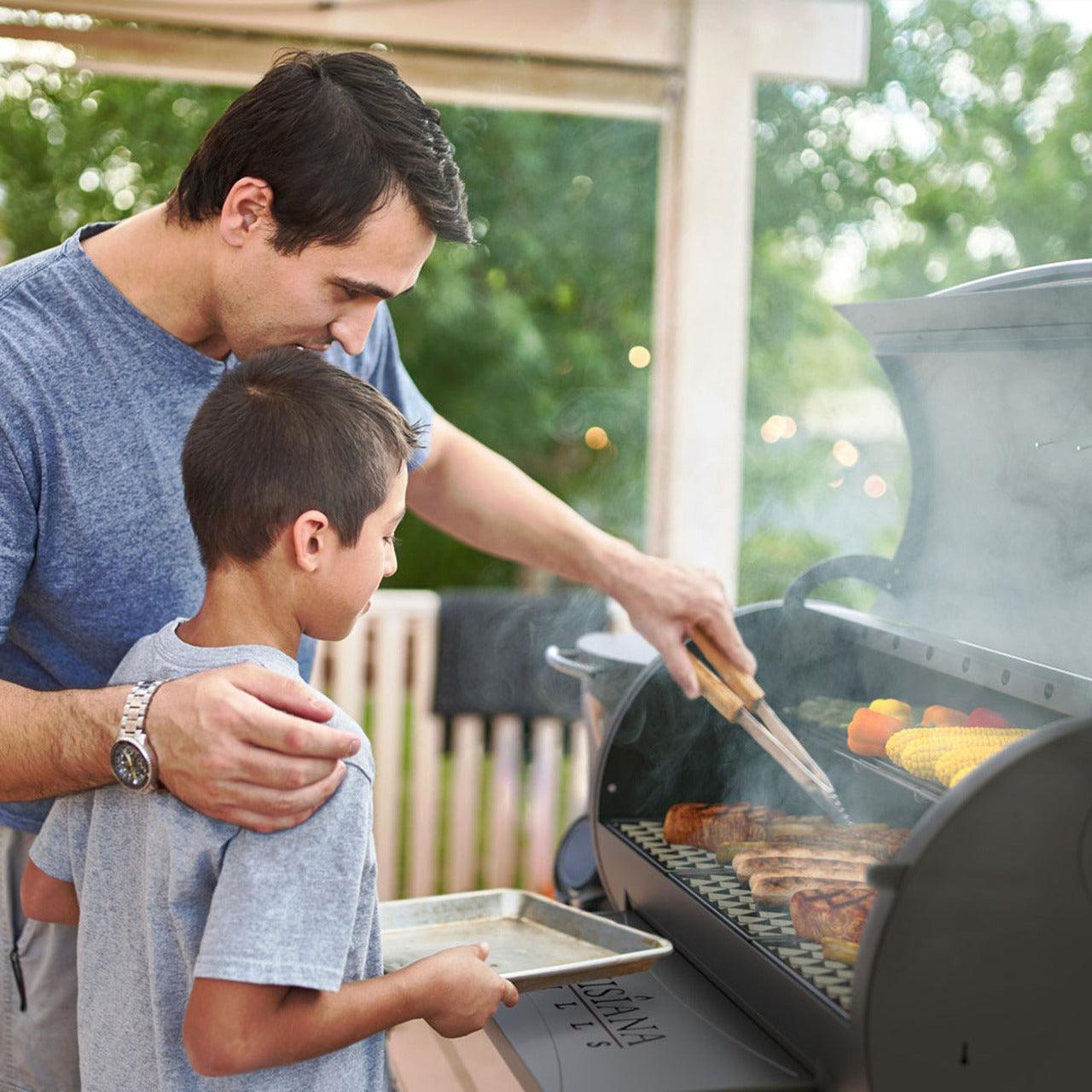 Premium Louisiana Grills Founders Series Premier 1200 Pellet Grill (LG1200FP) PLUS Abdeckung