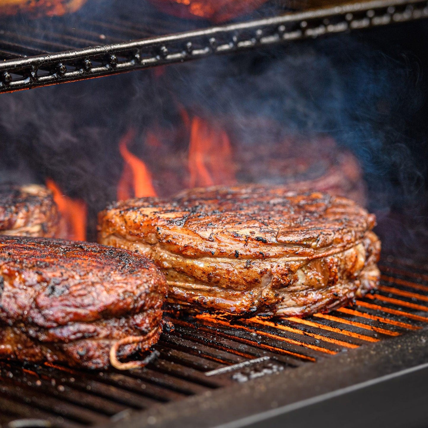 Premium Masterbuilt 800 GravityFed Grill mit Pitmaster Pack